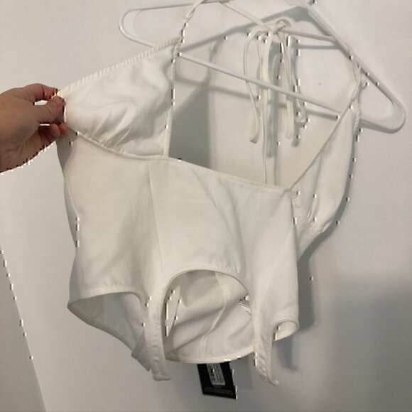 NEW NWT PRETTYLITTLETHING Woven Cross Front Cutout Stirrup Hem Top Cream Ivory 8 - Picture 5 of 12